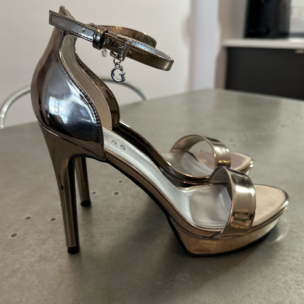 GUESS METALLIC HEELS SANDAL - Picture 3 of 8